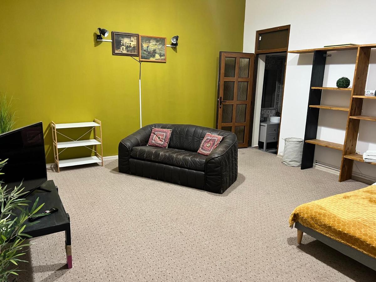 Hotel Charlietown Satu Mare Zewnętrze zdjęcie
